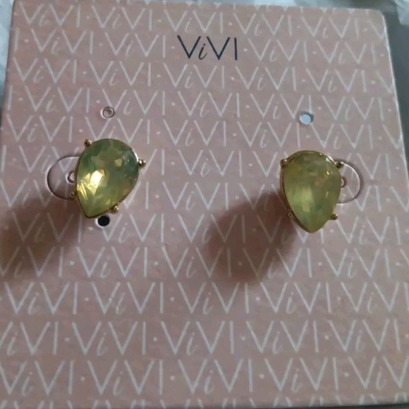 COPY - VIVI (COOKIE LEE) SIMPLY STYLISH STUDS - Picture 1 of 2